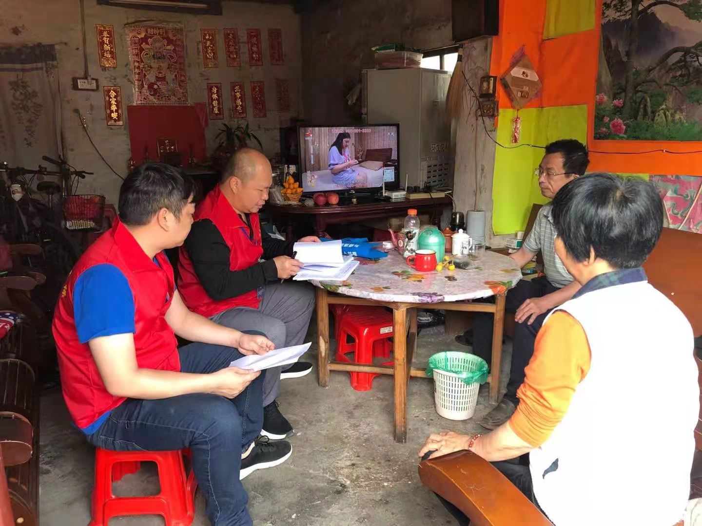 11.云浮市生態(tài)環(huán)境局郁南分局開展“我為群眾辦實事”主題黨日活動暨社區(qū)新冠疫苗接種對象信息摸排工作（2）.jpg