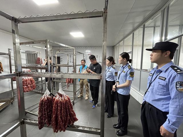 11.14聯(lián)合郁南縣公安局開展肉制品和食用農產品專項執(zhí)法抽檢1.jpg