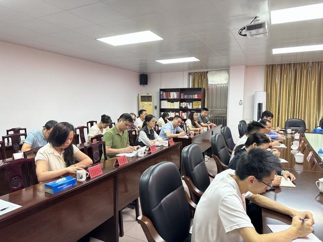 11.15縣“雙打”辦舉辦2024年打擊侵犯知識(shí)產(chǎn)權(quán)和制售假冒偽劣商品工作業(yè)務(wù)培訓(xùn)班暨聯(lián)絡(luò)員工作會(huì)議2.jpg