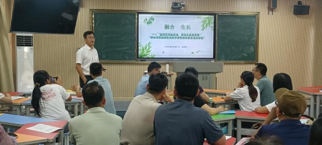 “融”鄉(xiāng)土之韻 “育”思政之花——云浮市初中思政課優(yōu)秀教學(xué)課例展示(郁南場次)暨鄉(xiāng)士資源融入教學(xué)專題培訓(xùn)活動圓滿舉行7.png